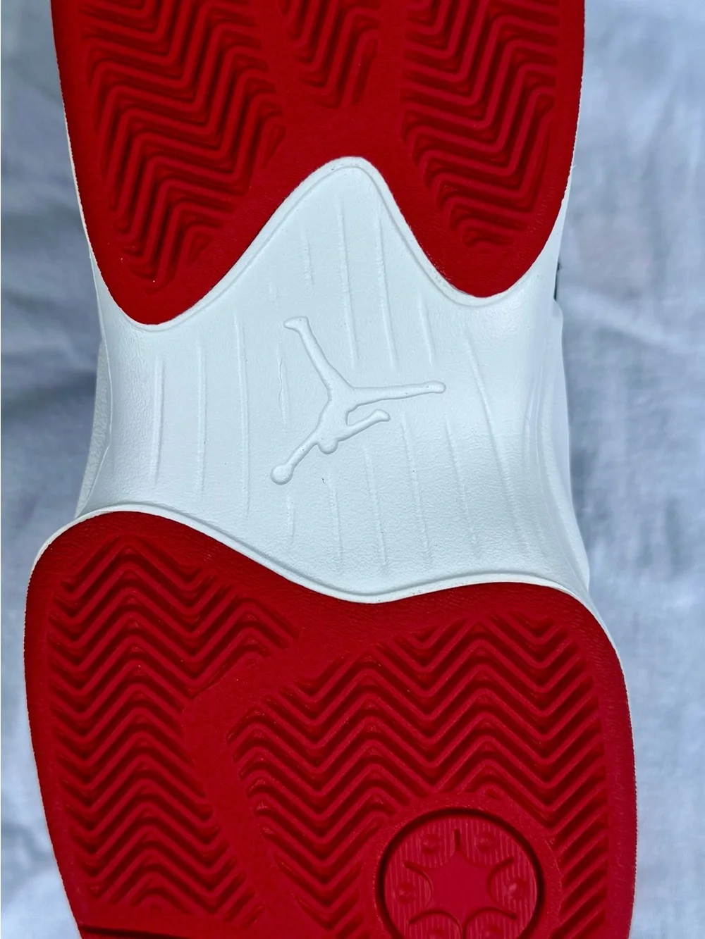 NWOB: Jordan Max Aura 6 Sneakers in Black/Uni Red, sz. 6.5M/8W